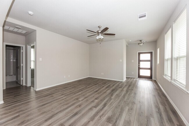 Foto del edificio - 15211 Stuart Bat Cave Ln