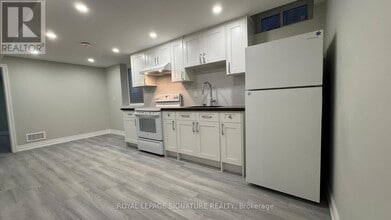 Building Photo - 1686 Summergrove Crescent