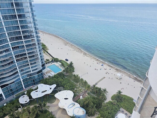 Building Photo - 17375 Collins Ave