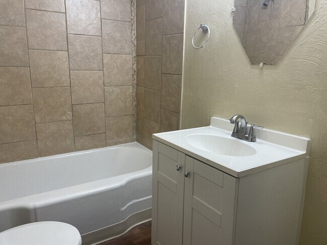 Foto del edificio - 423 E Keys Ave