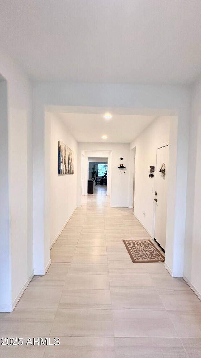 Building Photo - 12823 W Ocotillo Rd