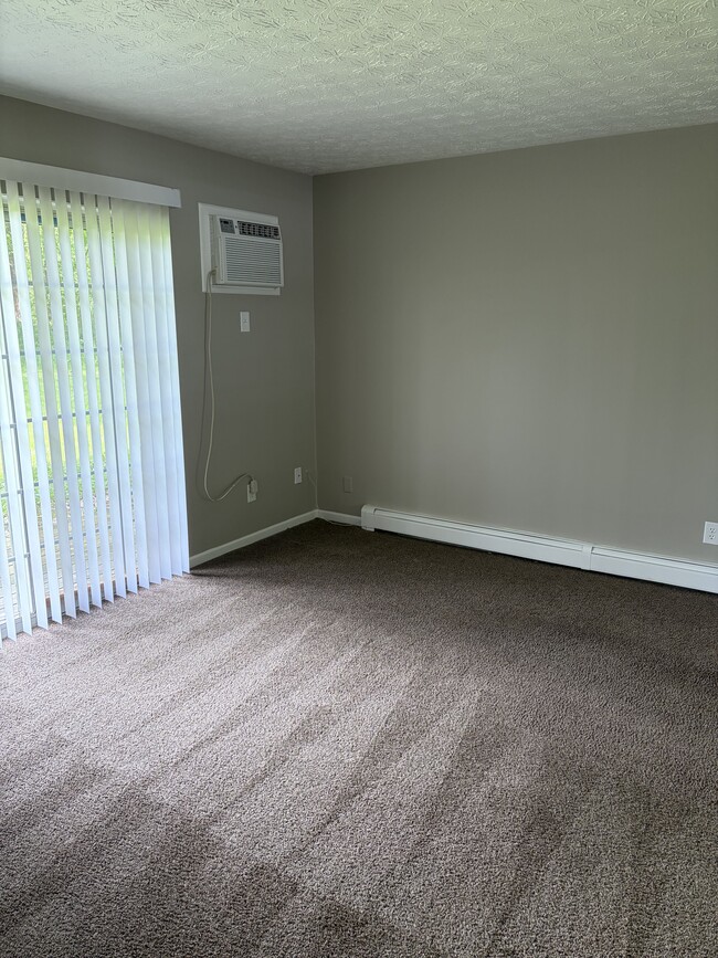 Building Photo - Green Acres - 4943-4959