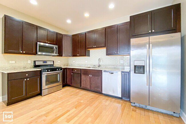 Kitchen - 1653 N Western Ave