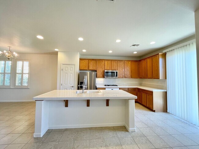 Foto del edificio - Great 3 bedroom 3 bath home