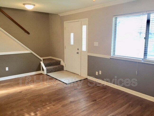 Building Photo - 1090 Greenwood Park West Dr