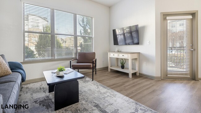 Foto del edificio - 10051 Perimeter Station Dr