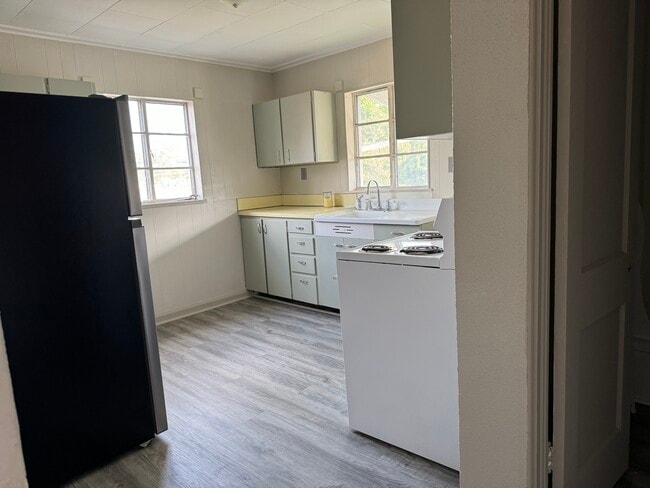 Building Photo - 2409 Myers Ave