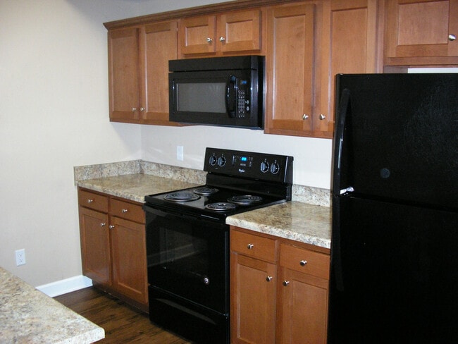 Building Photo - 208 Moss Creek Ave