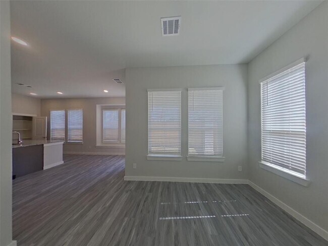Building Photo - 9835 Willow Creek Commerce Dr