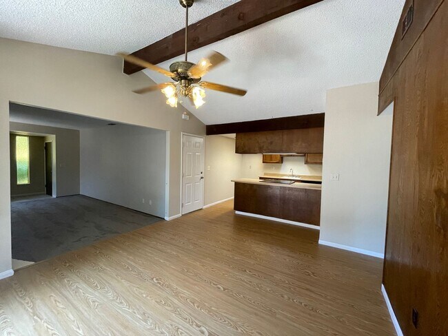 Foto del edificio - Charming 2 Bedroom, 2 Bath Duplex in Citru...