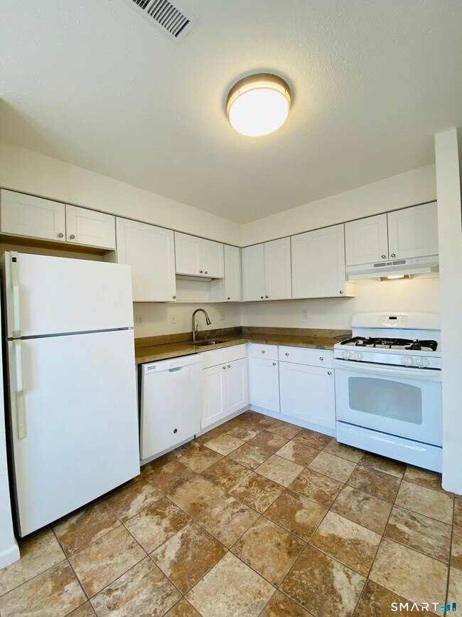 Building Photo - 108 Seaside Ave