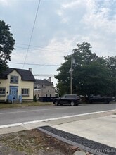 Building Photo - 482 Ridge St