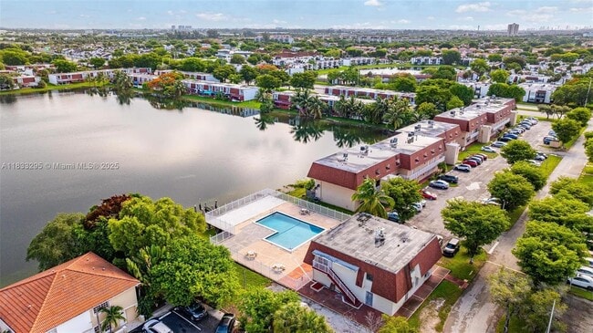 Foto del edificio - 310 NW 107th Ave