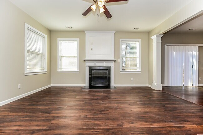 Building Photo - 2808 Harcourt Dr