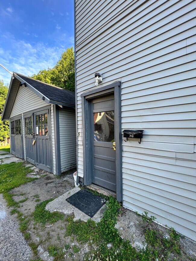 Building Photo - 57 N Willard St