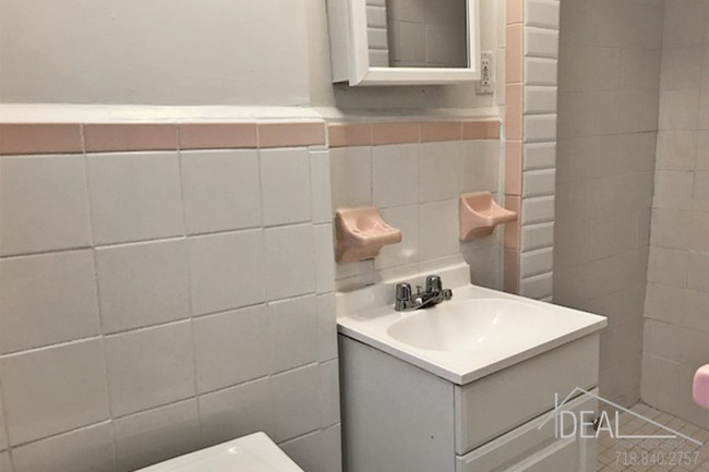 Building Photo - Lovely Studio in Sunset Park!