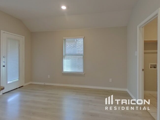 Building Photo - 126 Colony Way