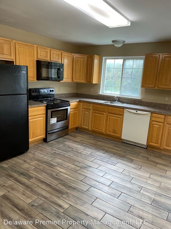 Building Photo - 3 br, 2.5 bath House - 104 Denny Cir