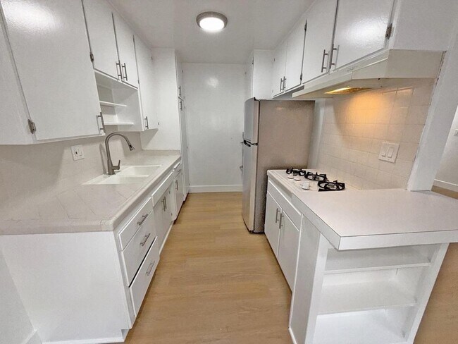 Foto del edificio - 1330 N Gardner St