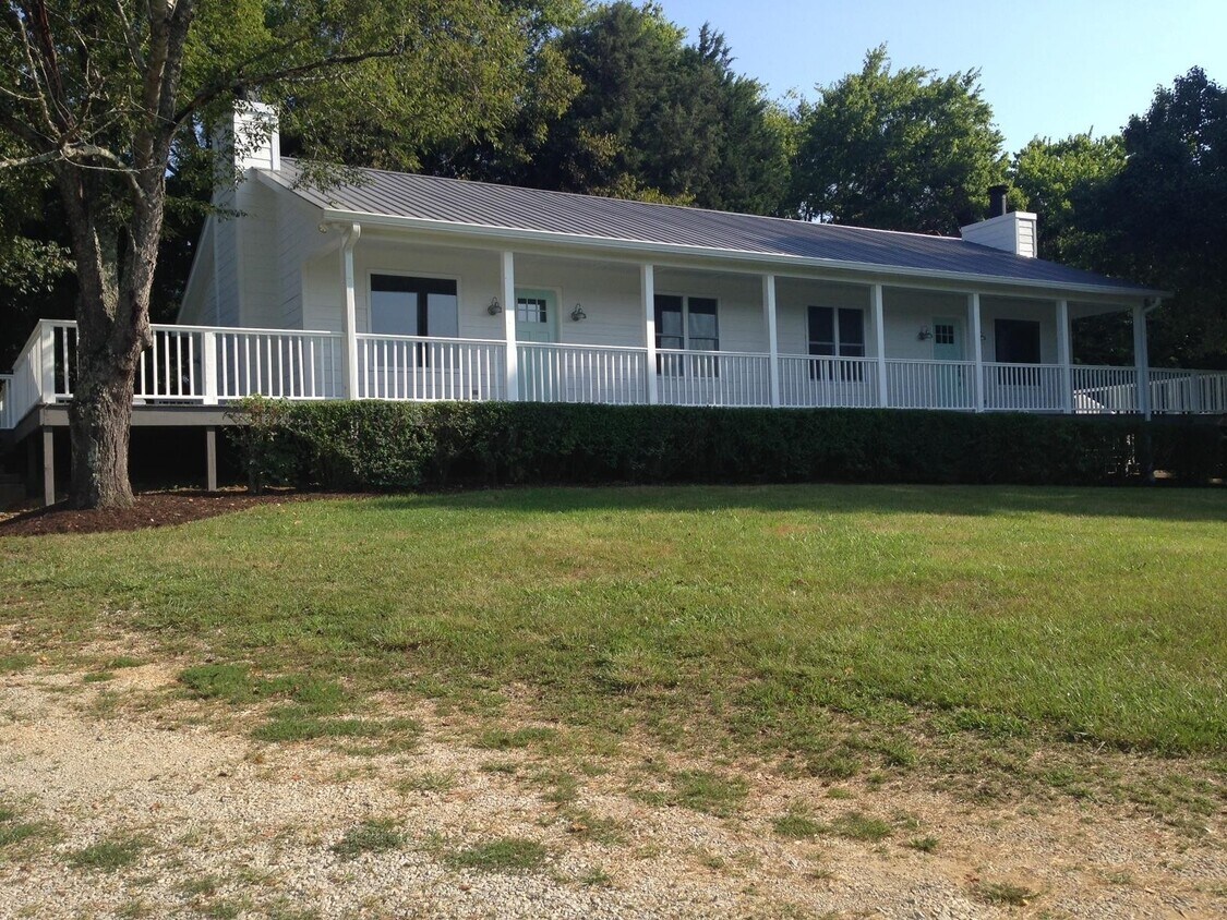 Primary Photo - 3020 Old Hillsboro Rd