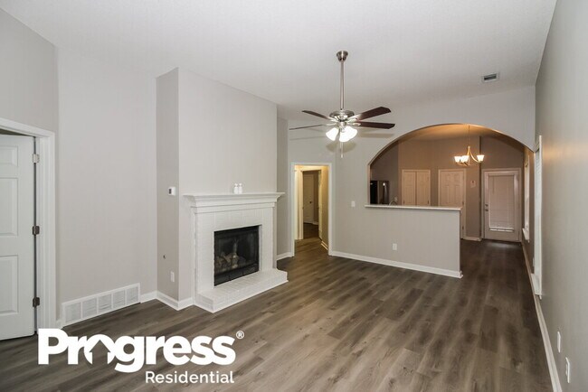 Foto del edificio - 6817 Showboat Ln