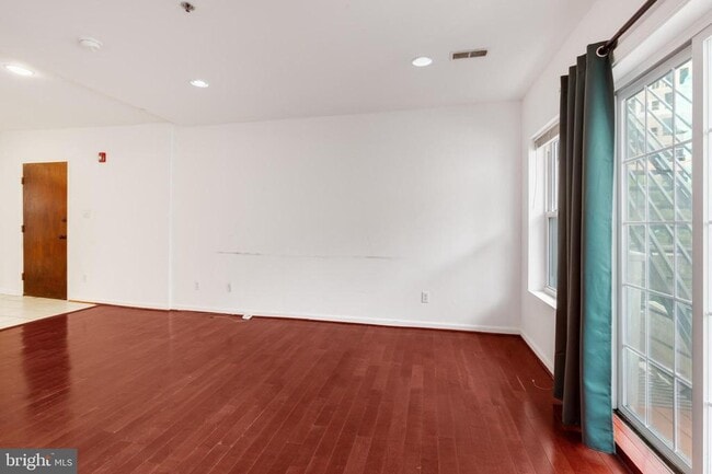 Building Photo - 5 W Girard Ave