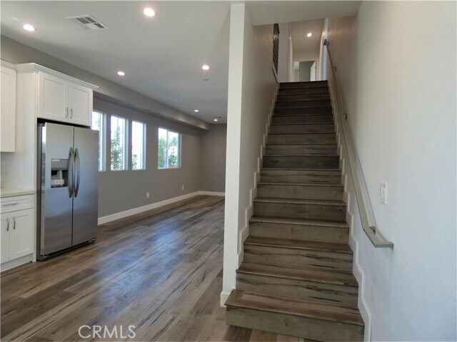 Building Photo - 1628 S La Brea Ave