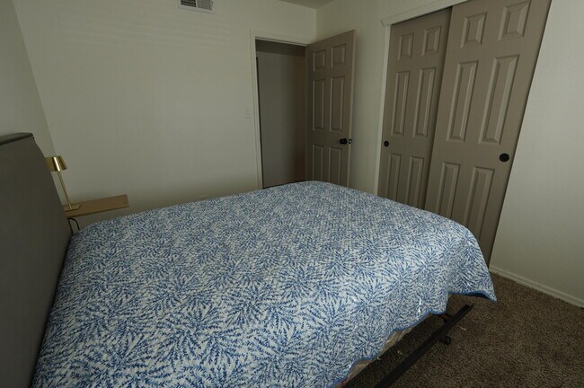 Foto del edificio - 6501 Dungan St NE