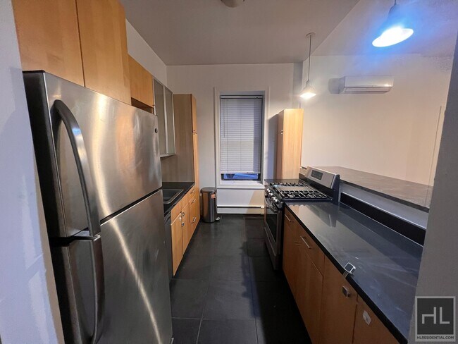 Building Photo - FIFTH AVENUE - GARDEN LEVEL DUPLEX - CENTR...