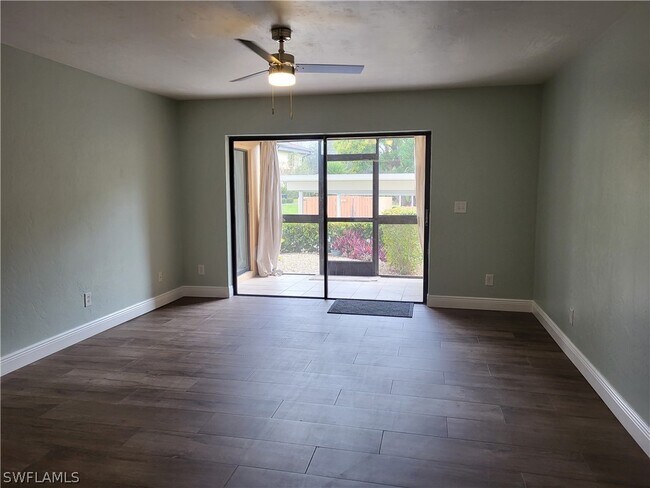 Foto del edificio - 6146 Whiskey Creek Dr