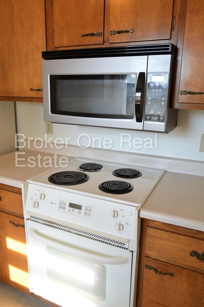Foto del edificio - 350 Wind River Ave