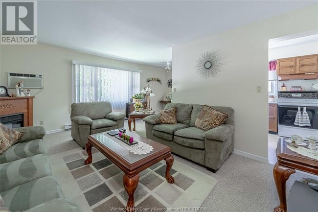 Building Photo - 25 Hillview Crescent