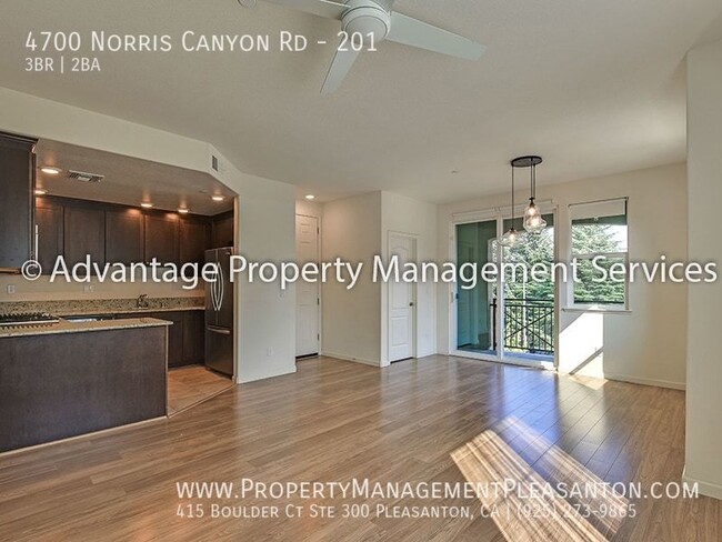 Foto del edificio - Sophisticated 3 Bed / 2 Bath 1,015 sq. ft....