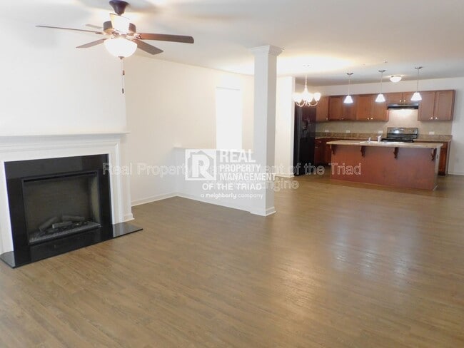 Foto del edificio - 5013 Red Poll Dr