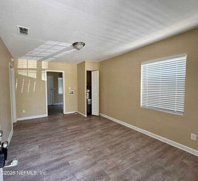 Foto del edificio - 1559 W 31st St