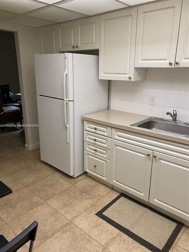 Building Photo - 3801 S Ocean Dr