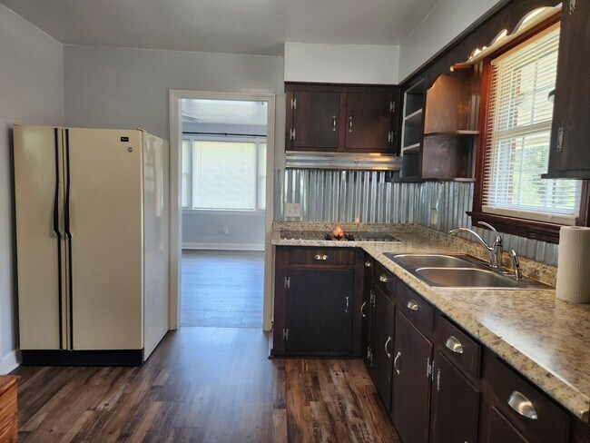 Foto del edificio - S BATTLEFIELD BLVD FOR RENT!!