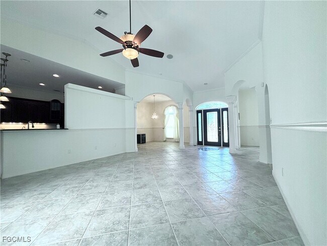 Foto del edificio - 14791 Royal Oak Ct
