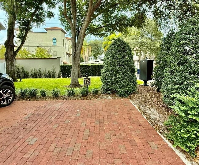 Building Photo - 2920 W El Prado Blvd