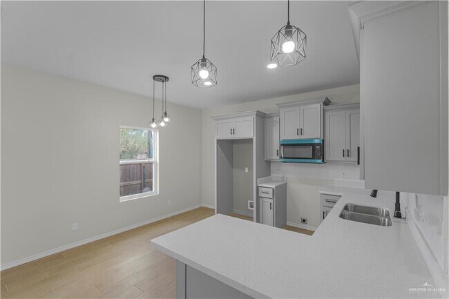 Building Photo - 12 Hidden Hls St