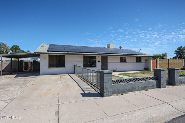 Building Photo - 400 W Fairview St