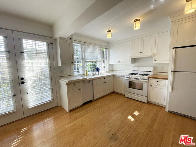 Building Photo - 3008 3rd St