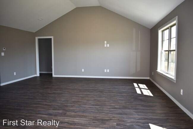 Building Photo - 4 br, 2 bath House - 550 Captain Marshal S...