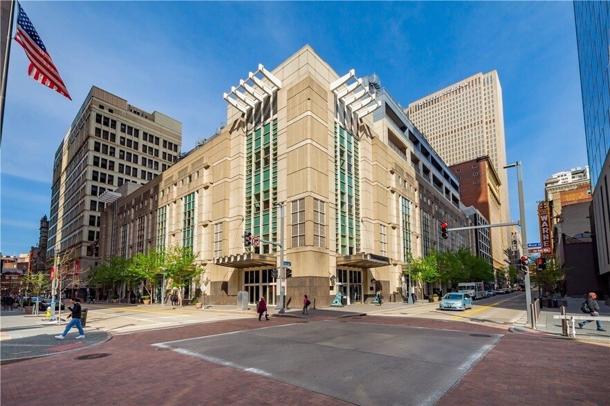 Primary Photo - 301 Fifth Ave