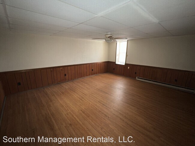 Building Photo - 2 br, 1 bath House - 155 W. Main Street Ap...