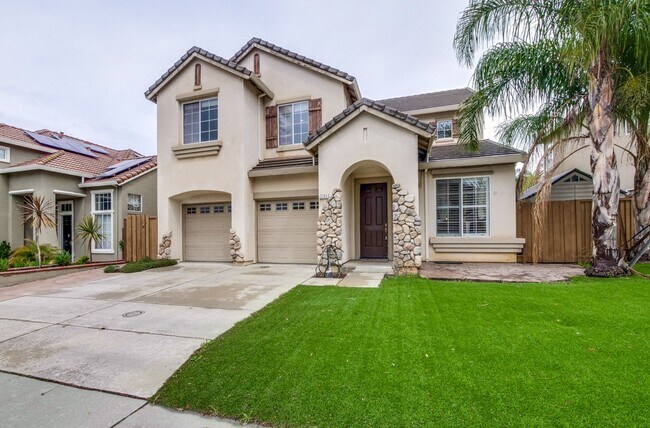 Building Photo - Stunning Fully Remodeled 3-Bedroom House