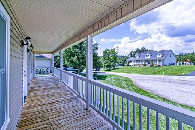 Foto del edificio - Between Brevard & Hendersonville