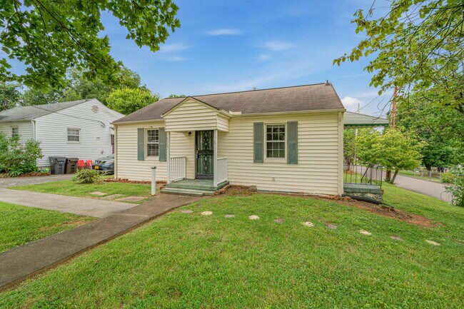 Building Photo - 1315 E Red Bud Rd