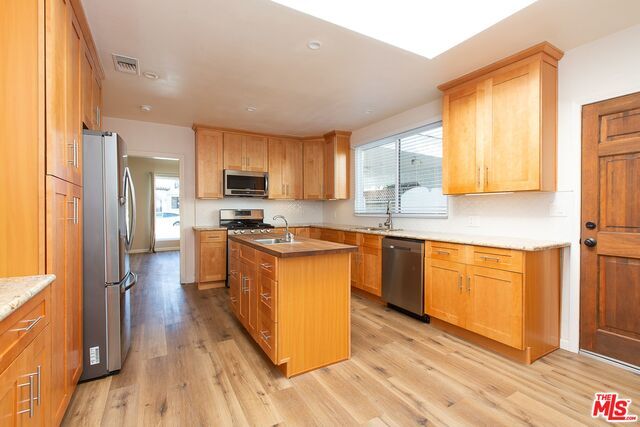 Foto del edificio - 260 S Oakhurst Dr