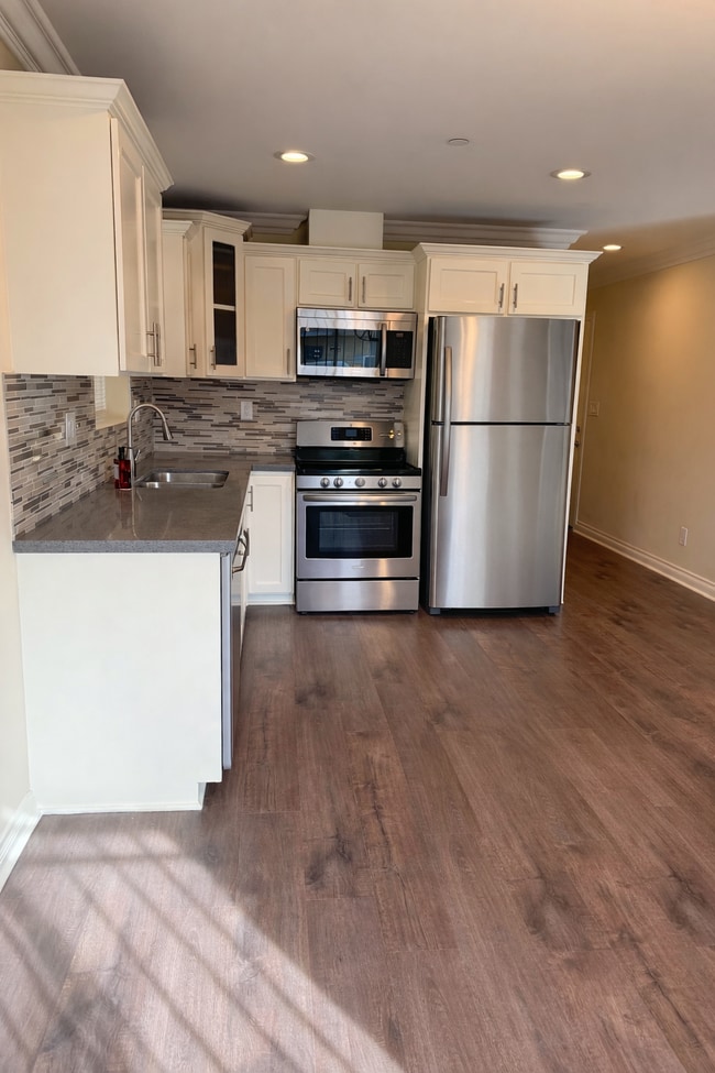 Building Photo - 3527 3/4 Siskiyou St